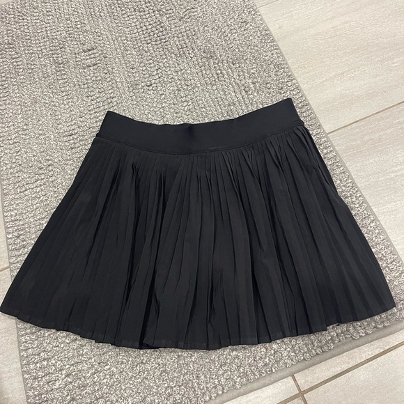 Lululemon Varsity High-Rise Pleated Tennis Skirt With Shorts Skort Black size 4 - Picture 10 of 13